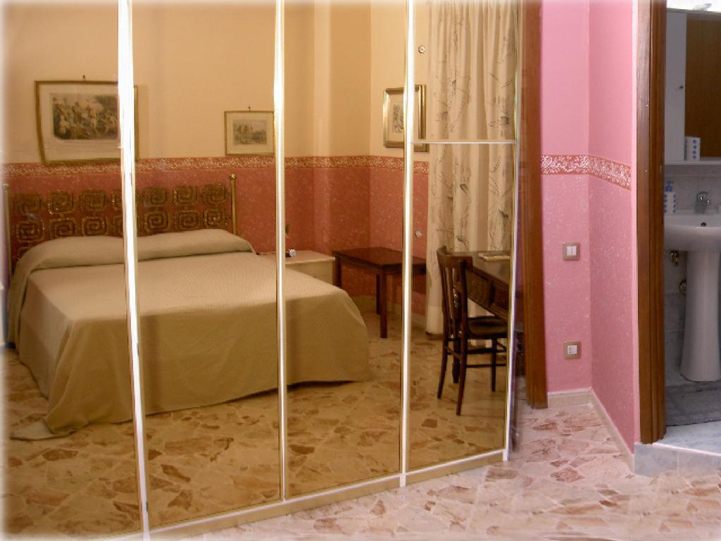 Bed and Breakfast Casa Tina Maugeri Aeroporto di Catania Fontana Rossa Camera foto