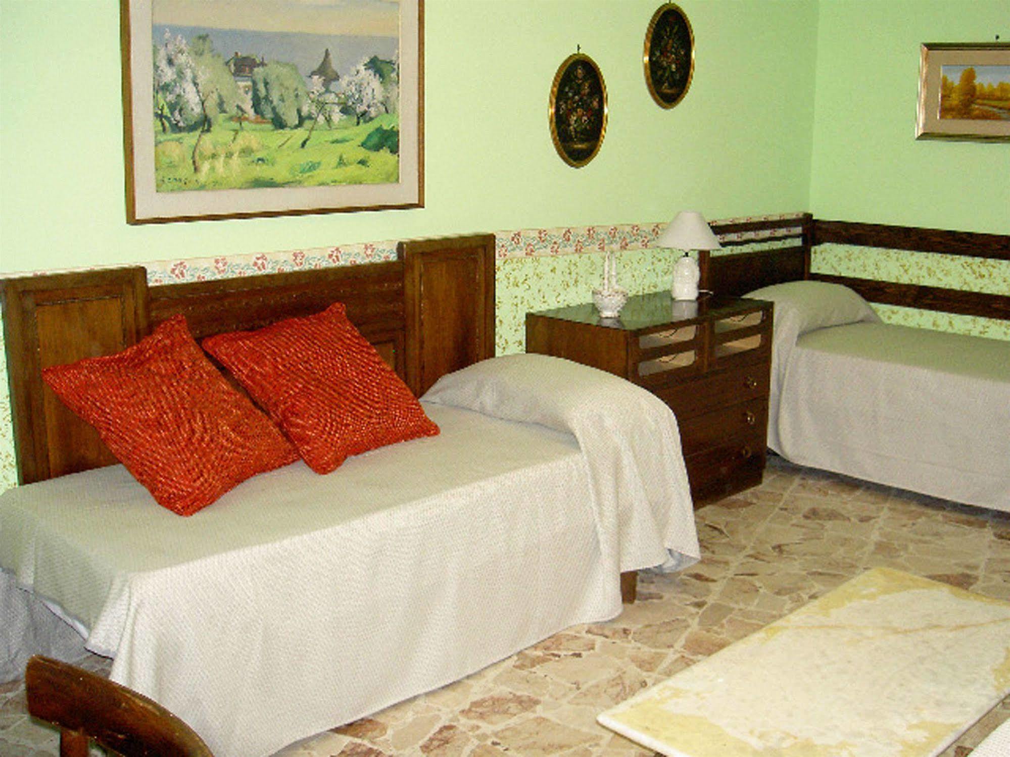 Bed and Breakfast Casa Tina Maugeri Aeroporto di Catania Fontana Rossa Esterno foto